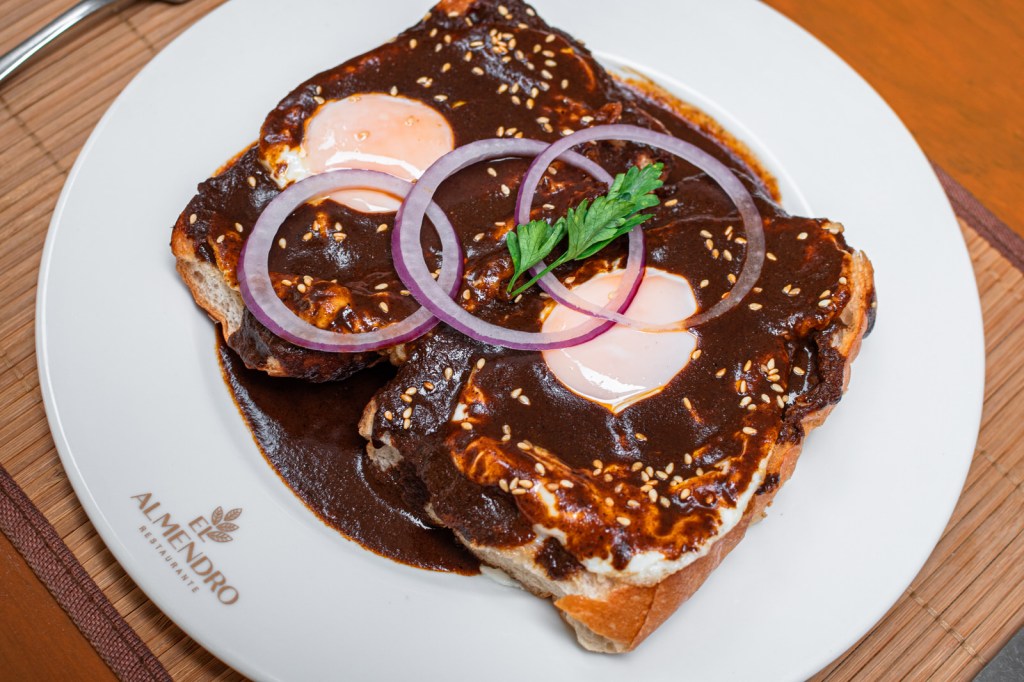 Huevos montados El Almendro. Acapulco.