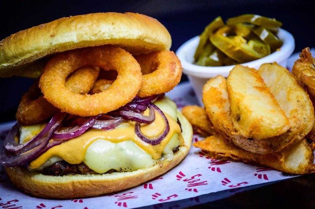 Salads & Wings Diamante.