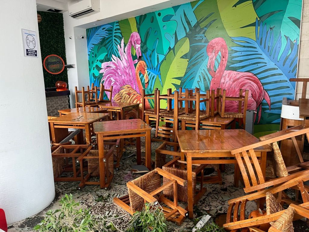 Huracán Otis causa estragos en la industria restaurantera de Acapulco