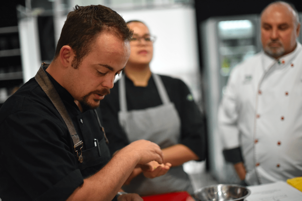 Chef mexicano Roberto Alcocer consigue una estrella Michelin