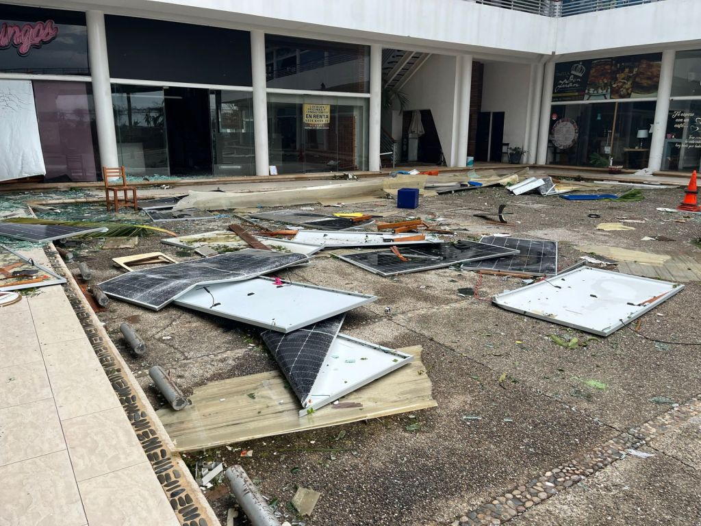 Huracán Otis causa estragos en la industria restaurantera de Acapulco